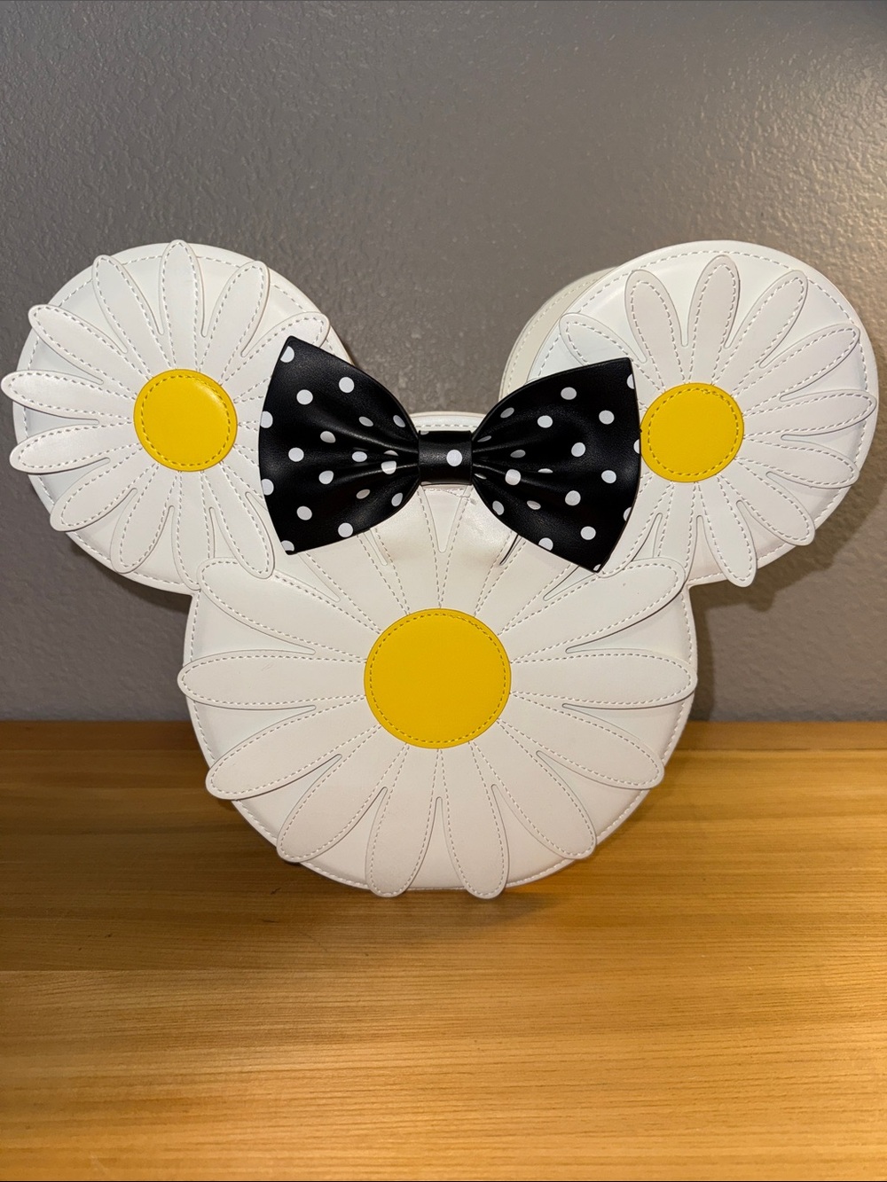 Loungefly White & Yellow Daisy Mouse Crossbody Bag with Black Polka Dot Bow